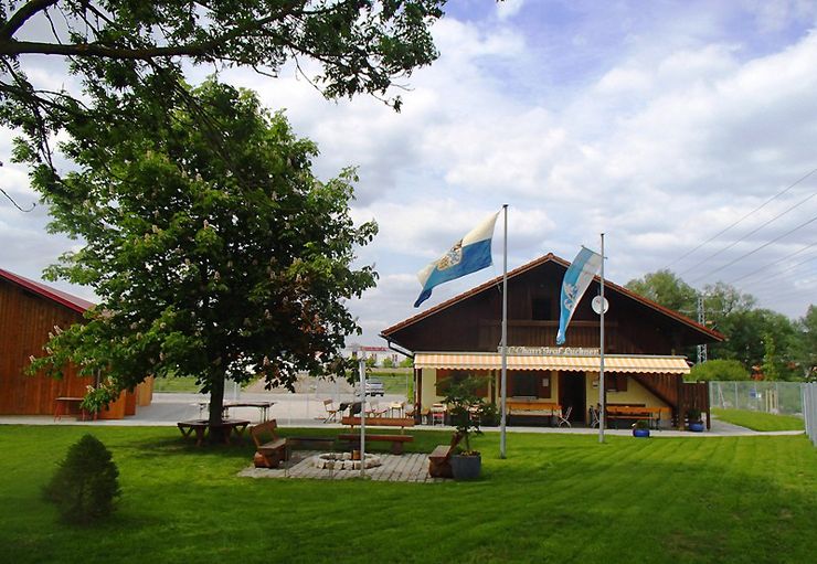 Motorhome parking at the canoe club in Cham – promobil - Main photo