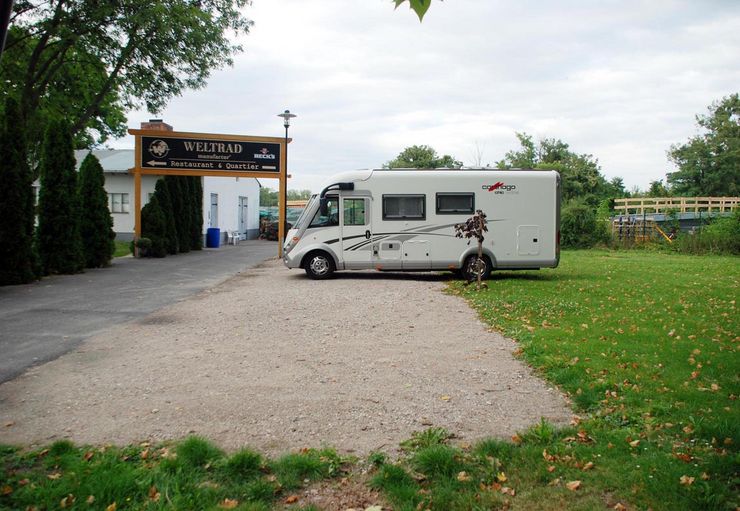 Motorhome parking at the restaurant Weltrad in Schönebeck/Elbe – promobil