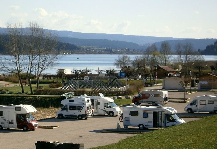 Aire CampingCar au Lac in SaintPointLac promobil