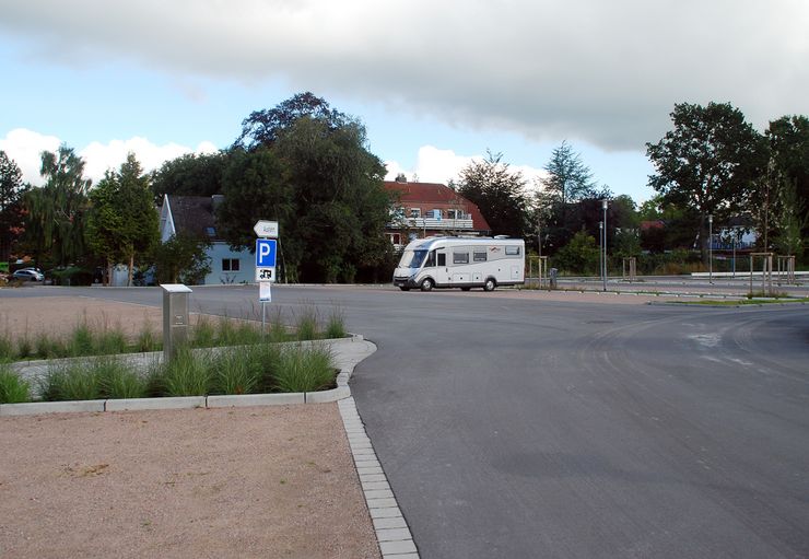 Motorhome parking at Bad De Baalje in Aurich – promobil