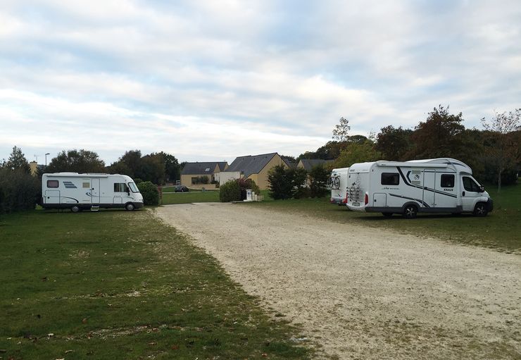 Motorhome site Rue des Eglantines (free of charge) in Plonévez-Porzay – promobil