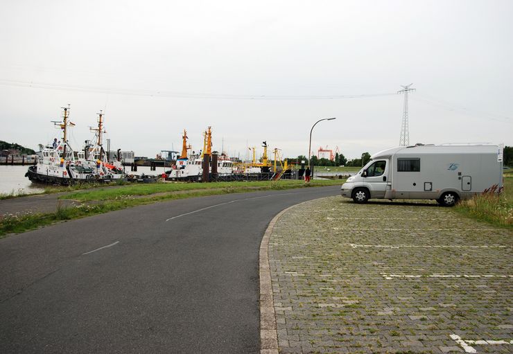 Motorhome parking at the Yacht Club in Emden – promobil