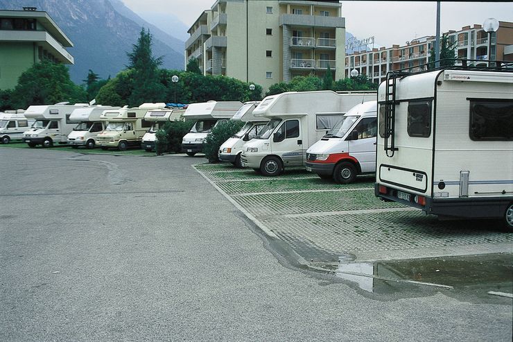 Stellplatz an der Marina in Riva del Garda