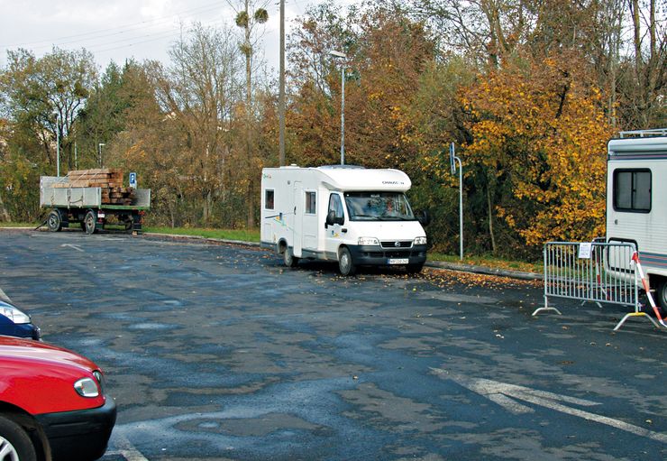 Motorhome parking at Place du Pont (free) in Echallens – promobil