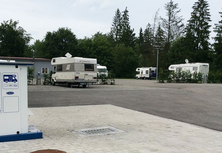 Motorhome parking at the beach resort Obersee in Kißlegg – promobil