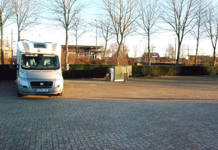 Motorhome parking on the market place (free) in Stadland – promobil