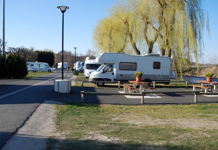 Aire Camping Car Saint Pourcain Sur Sioule Aire de Camping-Cars de la Moutte (kostenlos) in St.-Pourçain-sur