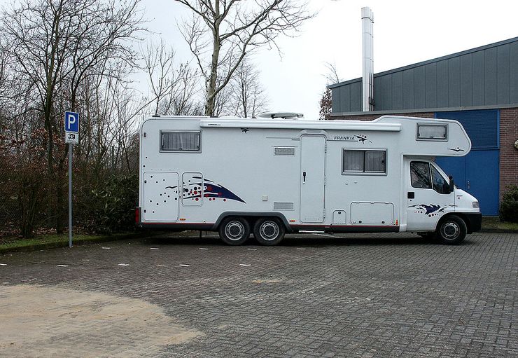 Motorhome parking at the indoor and outdoor swimming pools (free) in Rhede – promobil