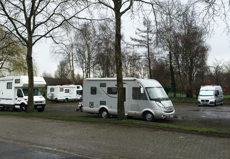Motorhome parking at the outdoor pool (free) in Schüttorf – promobil