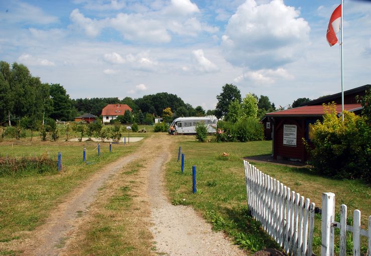 RV parking at the hut camp in Döbern – promobil