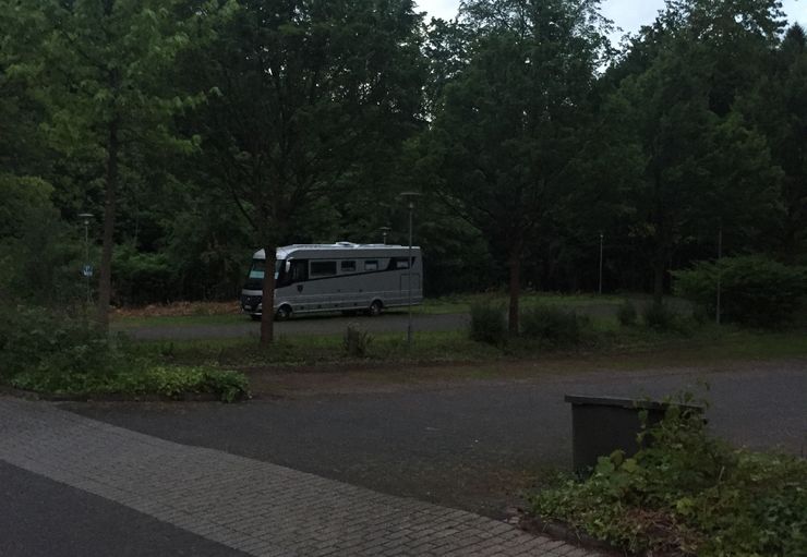 Motorhome parking at the Gründer- und Technologiezentrum (free of charge) in Solingen – promobil