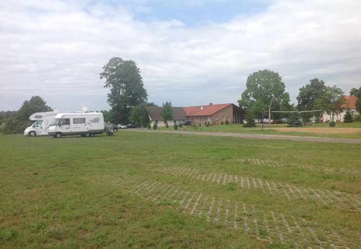 Wohnmobilstellplatz beim Haus am See in Lenzen/Elbe PROMOBIL