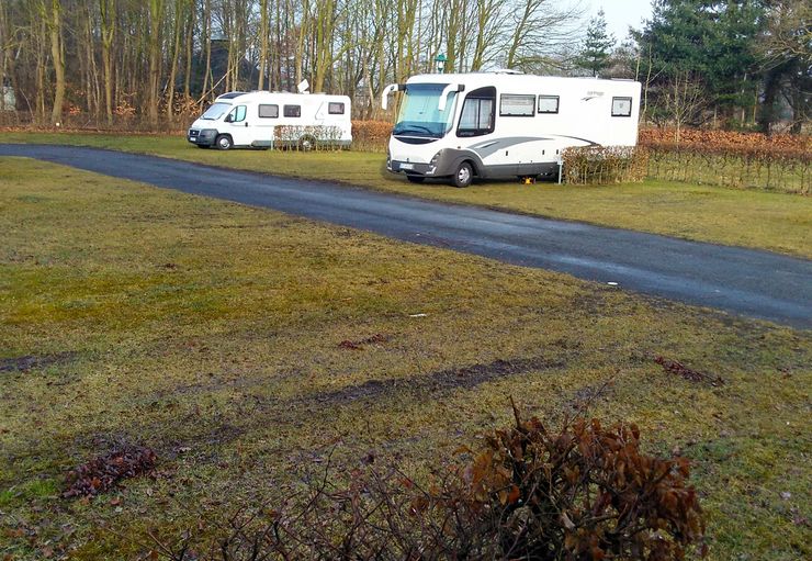 Motorhome parking at Lake Maiglöckchensee in Saterland – promobil