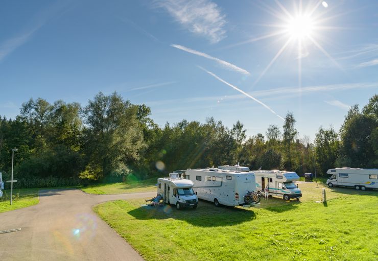 Motorhome parking at the Stadtweiher in Leutkirch in the Allgäu – promobil - Main photo
