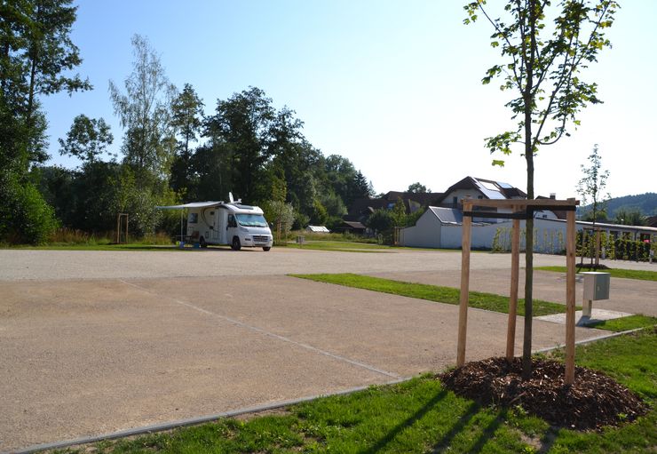 Motorhome parking at the container pond in Auerbach in the Oberpfalz – promobil