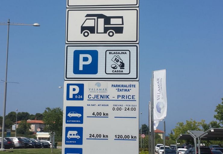 Motorhome parking at the cemetery (free) in Porec – promobil