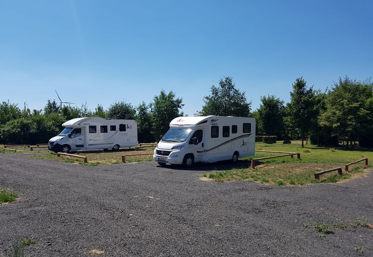 Motorhome parking at the country hotel in Breydin – promobil