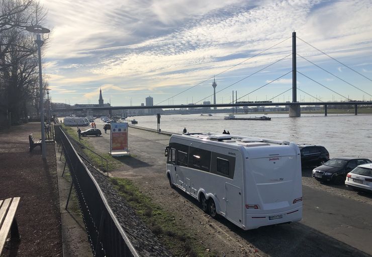Parkplatz Rheinterrasse/­Tonhalle in Düsseldorf promobil