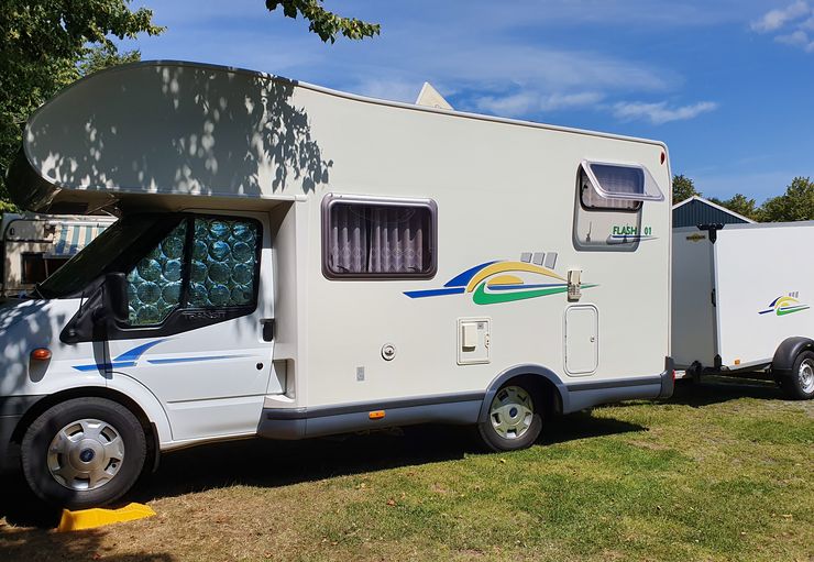 Motorhome parking on the village square in Blomberg