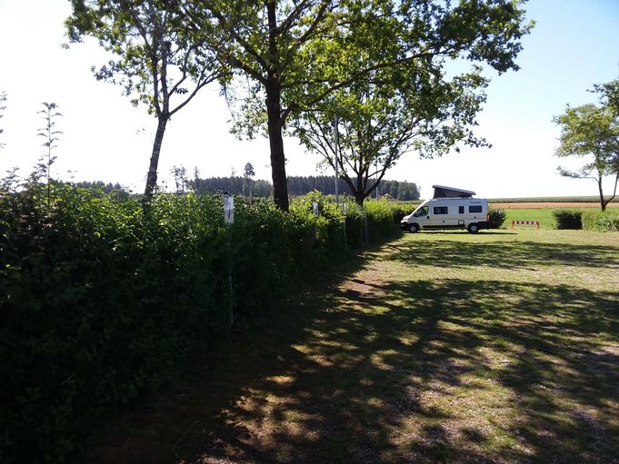 Wohnmobilstellplatz Am Naturfreibad In Uttenweiler – Promobil