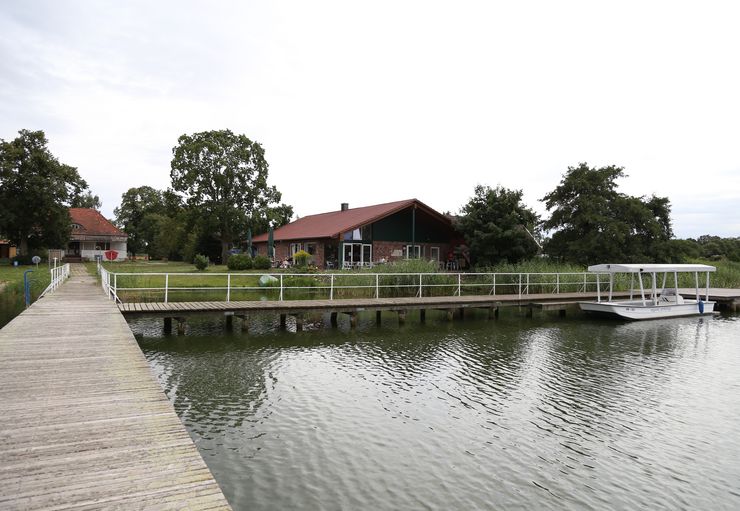 Wohnmobilstellplatz beim Haus am See in Lenzen/Elbe PROMOBIL