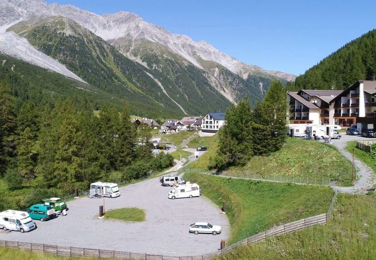 Motorhome parking Alpina Mountain Resort Caravan Park in Stelvio – promobil