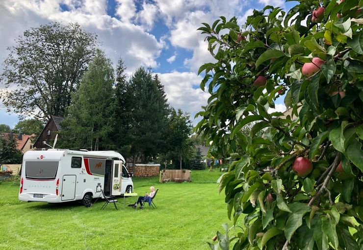 Motorhome parking at the Schanzberg in Mittelherwigsdorf – promobil