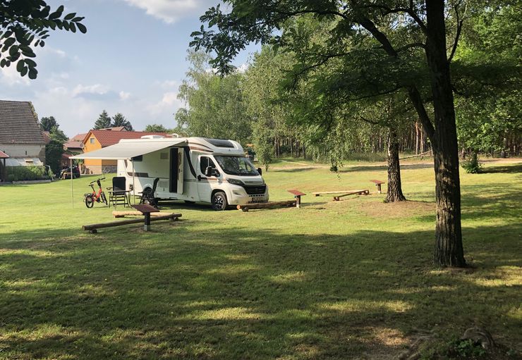Motorhome parking at Riebener See in Beelitz – promobil