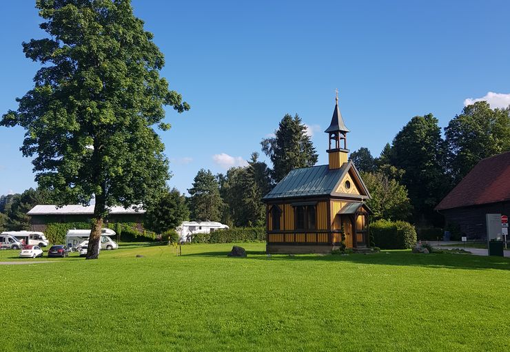 Motorhome parking in the Fürstliche Golf- und Natur-Resort Bad Waldsee in Bad Waldsee – promobil
