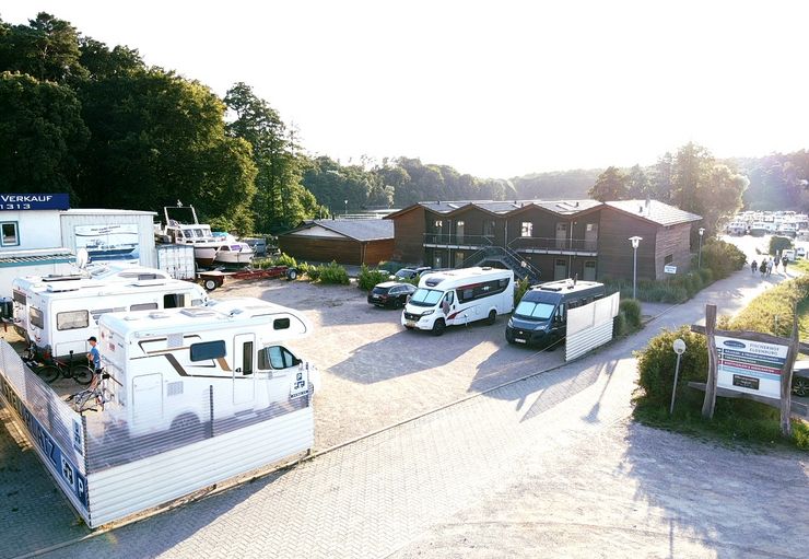Motorhome parking space between the lakes in Waren (Müritz) – promobil