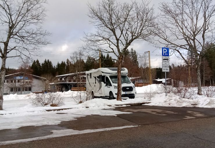 Motorhome parking at the station in Hinterzarten – promobil