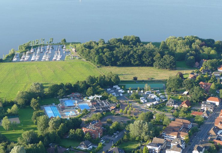 Motorhome parking at the swimming park in Bad Zwischenahn – promobil