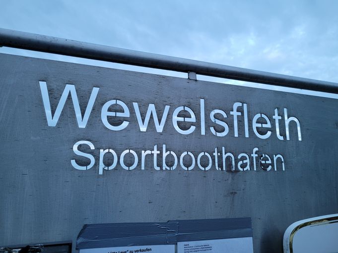 Wewelsflether Sportboothafen in Wewelsfleth