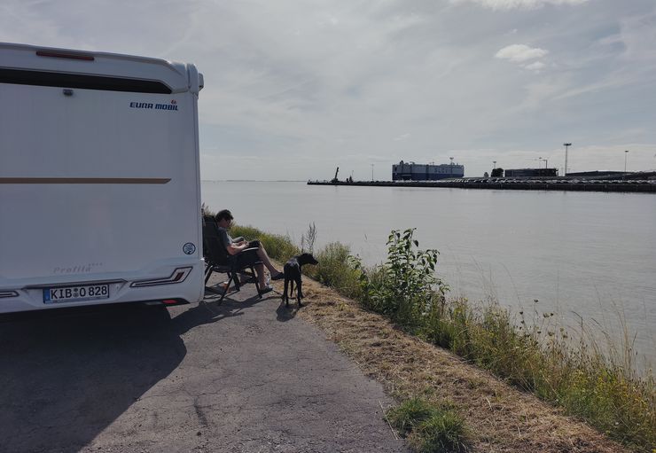 Wohnmobilstellplatz Middle moon Emden (cost loss) in Emden