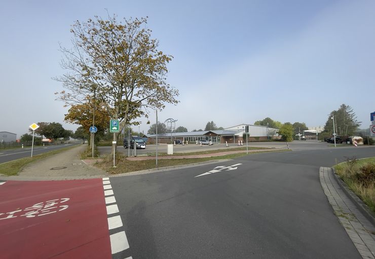 Motorhome parking at the outdoor and indoor pool (free) in Winsen (Aller) – promobil