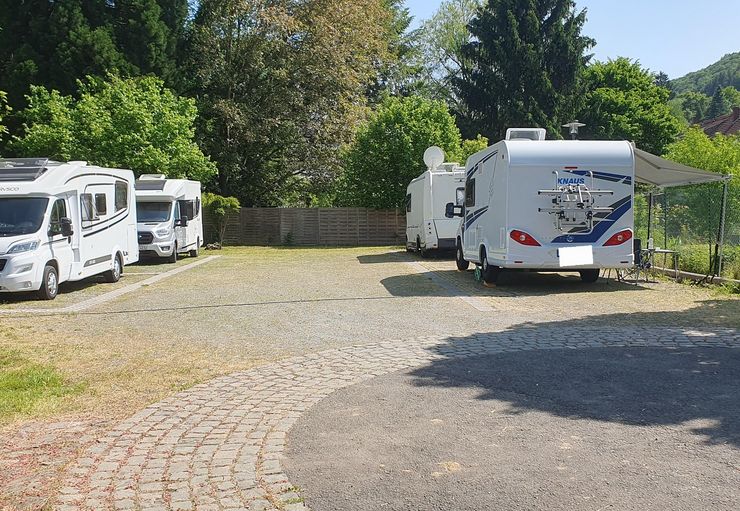 Motorhome parking at the Wasserburg in Reipoltskirchen – promobil