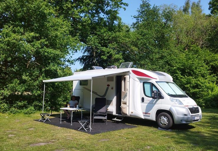 camping dusche mit pumpe Camplux 1,32 GPM Tragbare Propangas-Campingdusche für den Außenbereich mit  Pumppack-Kits, Grau main image 0