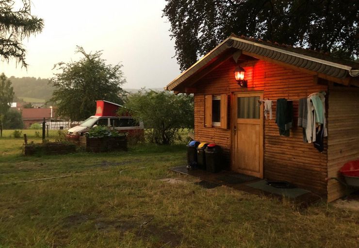 Camping im Garten einer Fabrikantenvilla in Pößneck promobil