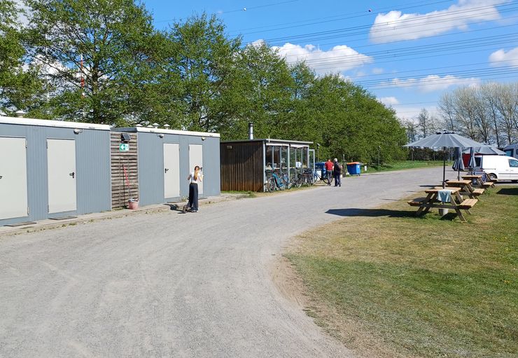 Camperpark N 205 in Vijfhuizen и promobil